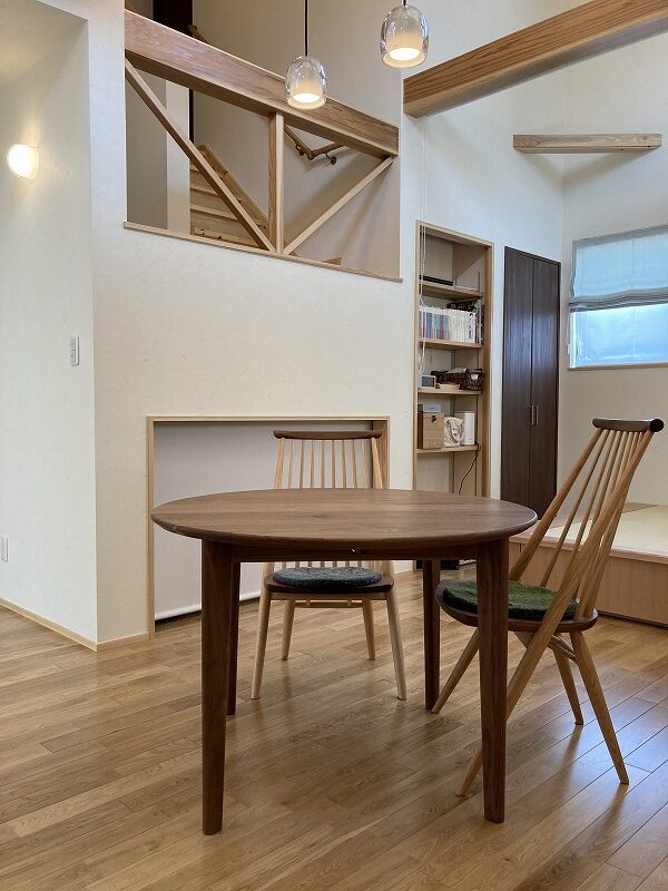 木の温もりをやさしく照らす家